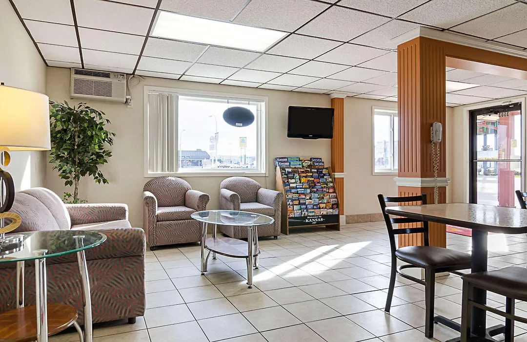 Econo Lodge Hays I-70-1