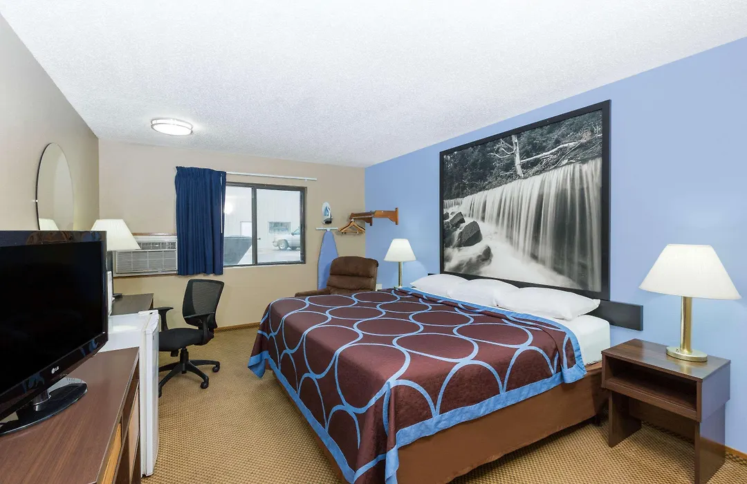 Super 8 By Wyndham Manhattan Ks-1