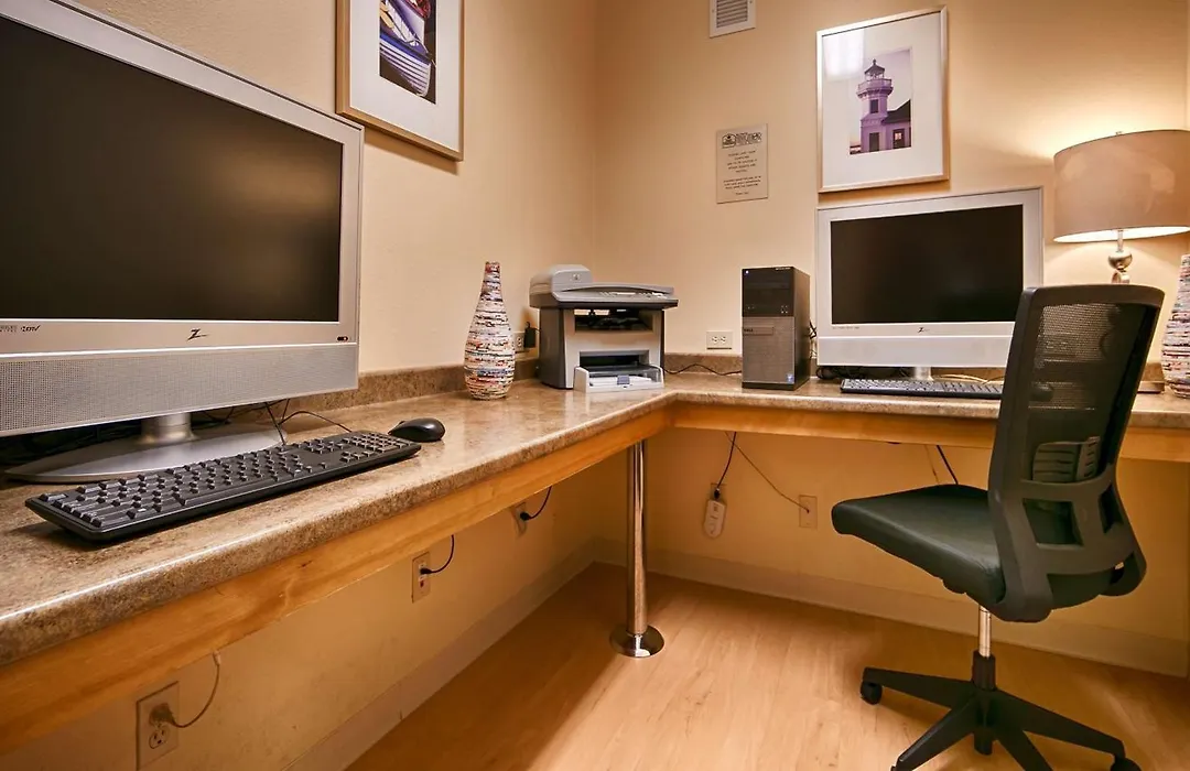 Executive Residency By Best Western Navigator Inn & Suites-1
