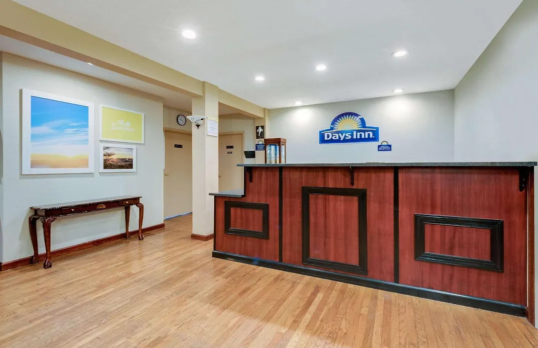 Days Inn By Wyndham Fairmont-1