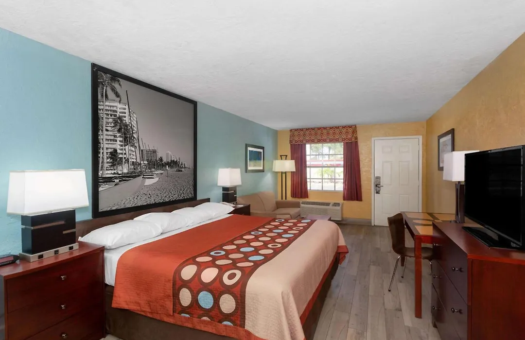 Super 8 By Wyndham Bradenton Sarasota Area-1