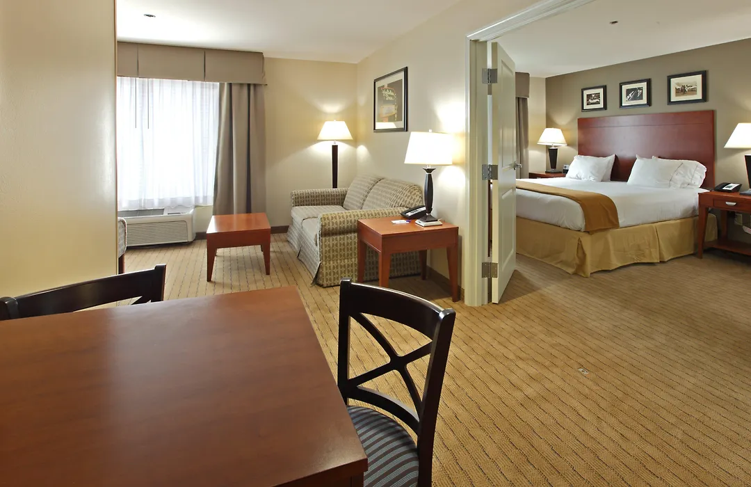 Holiday Inn Express & Suites Searcy By Ihg-1