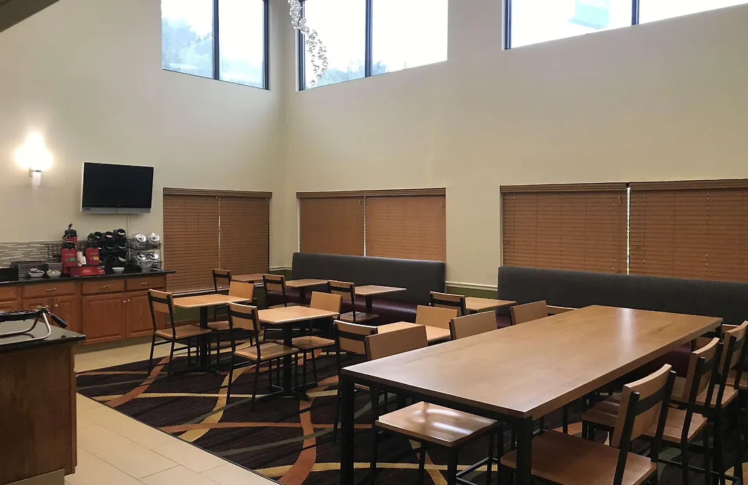 Best Western Rayne Inn-1