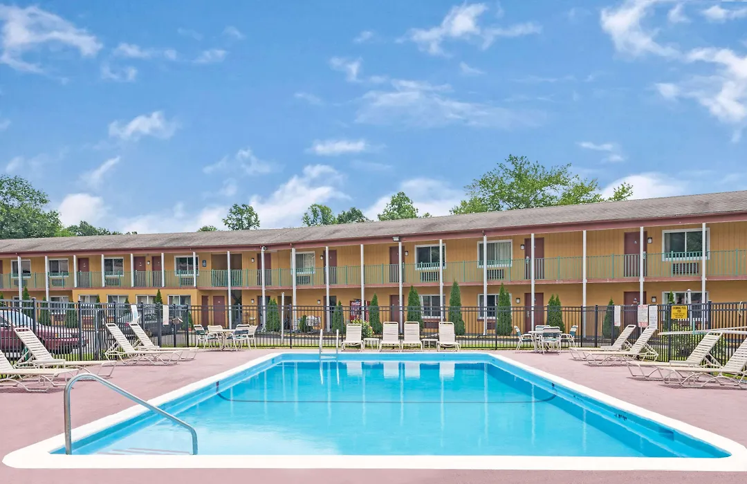 Days Inn By Wyndham Branford New Haven Conference Center-1