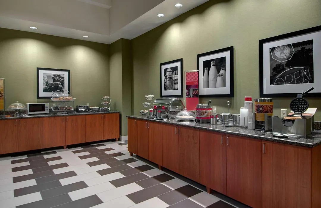 Hampton Inn & Suites Astoria-1