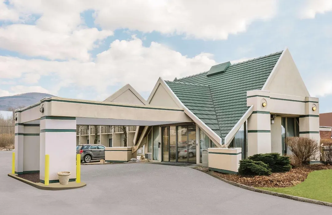 Days Inn By Wyndham Rutland/Killington Area-1