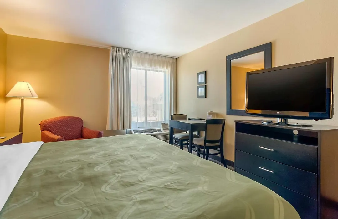 Quality Inn & Suites Lenexa Kansas City-1