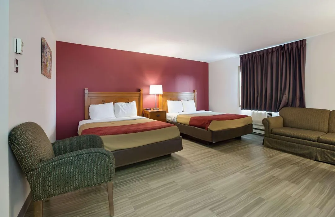 Econo Lodge Inn & Suites Escanaba North-1