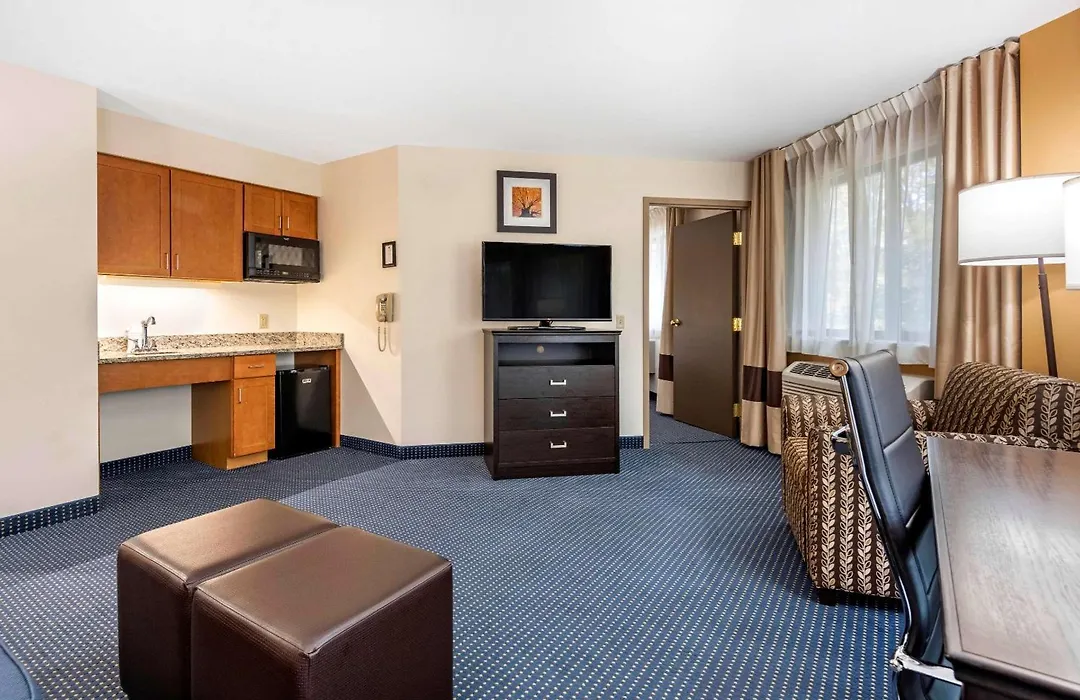 Comfort Inn & Suites Montpelier-Berlin-1