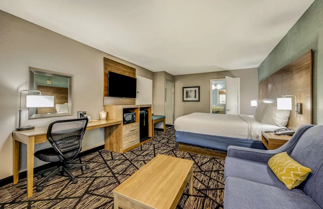 Clarion Pointe-1