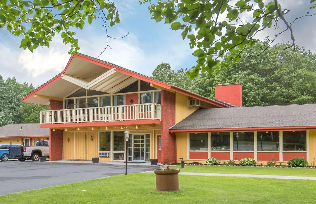 Econo Lodge-1
