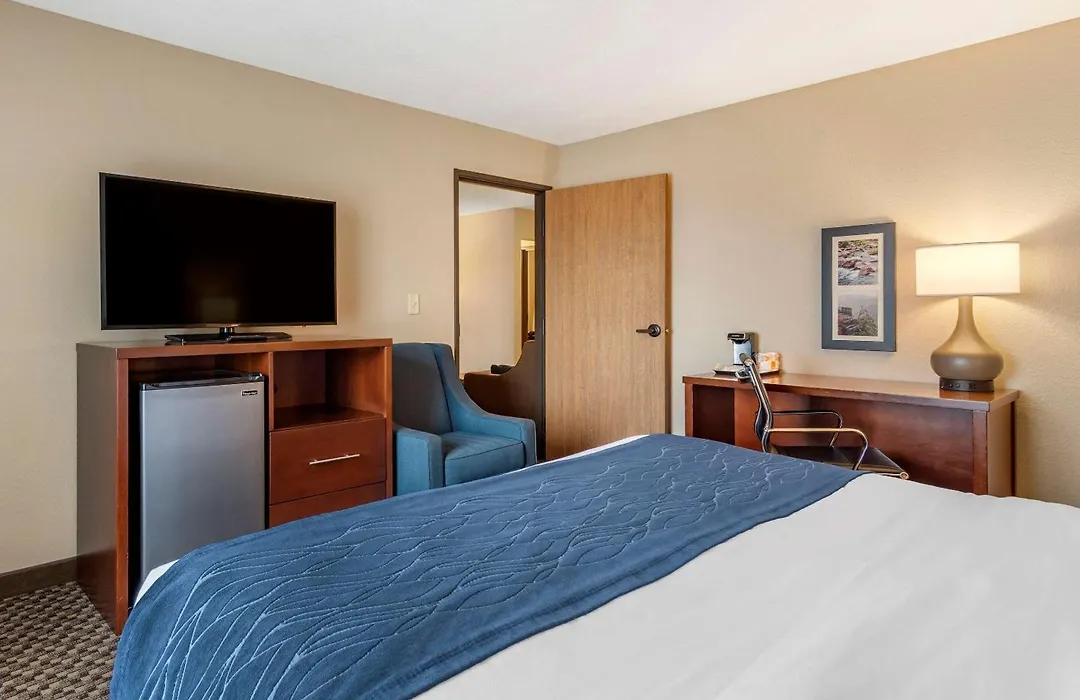 Comfort Inn & Suites Blue Ridge-1