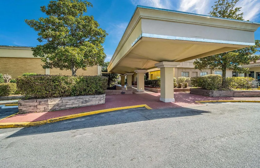 Quality Inn & Suites Conference Center Statesboro Historic District-1