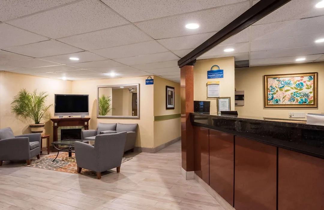 Days Inn By Wyndham Greenfield-1