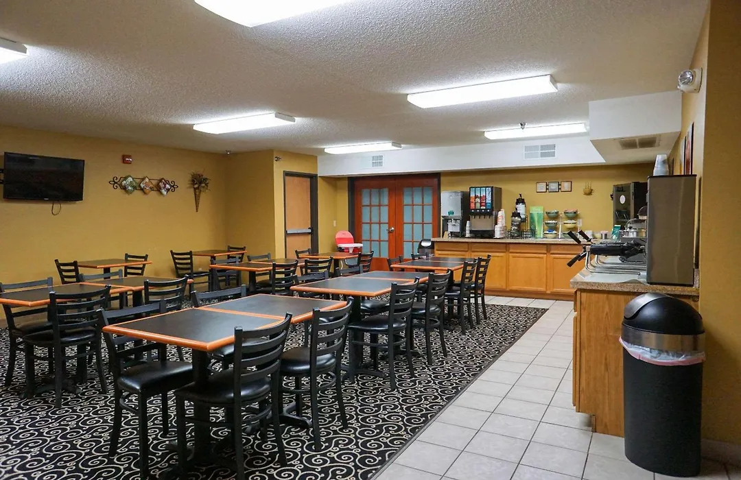 Quality Inn & Suites Watertown Near Prairie Lakes Ice Arena-1