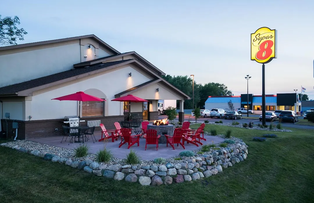 Super 8 By Wyndham Spirit Lake/Okoboji-1