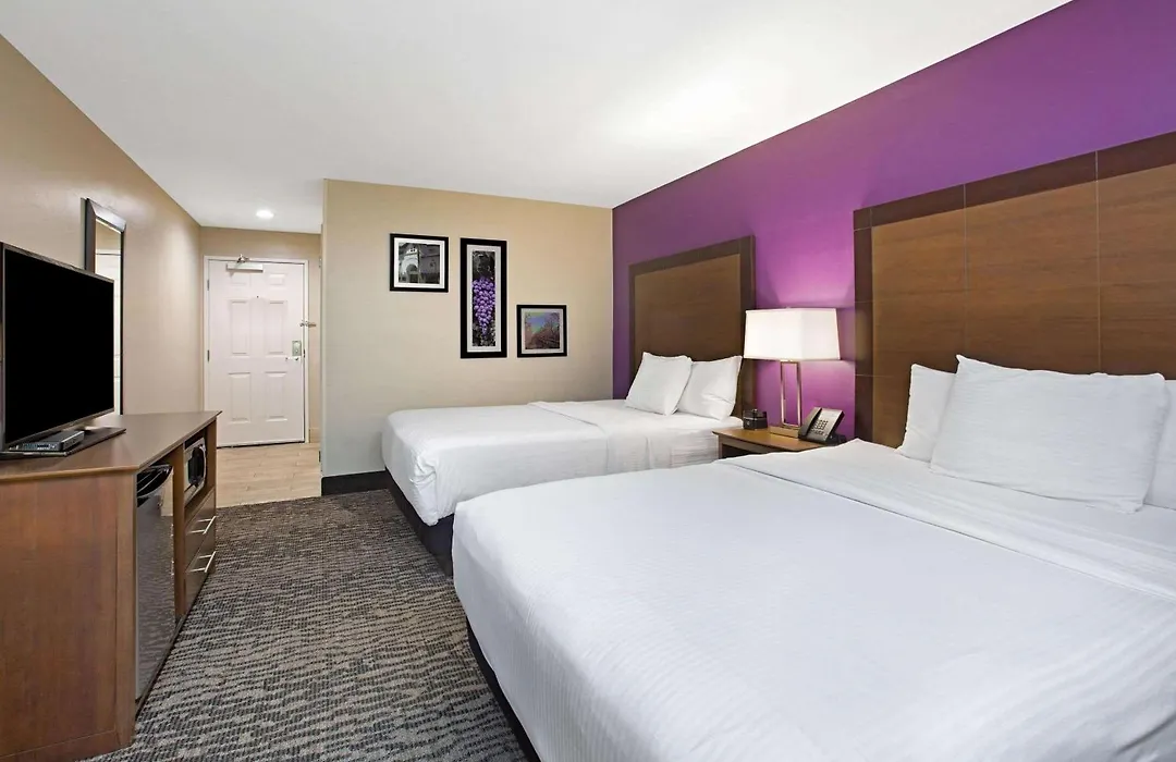 La Quinta By Wyndham Visalia/Sequoia Gateway-1