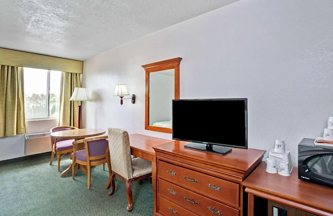 Days Inn & Suites By Wyndham Fullerton-1