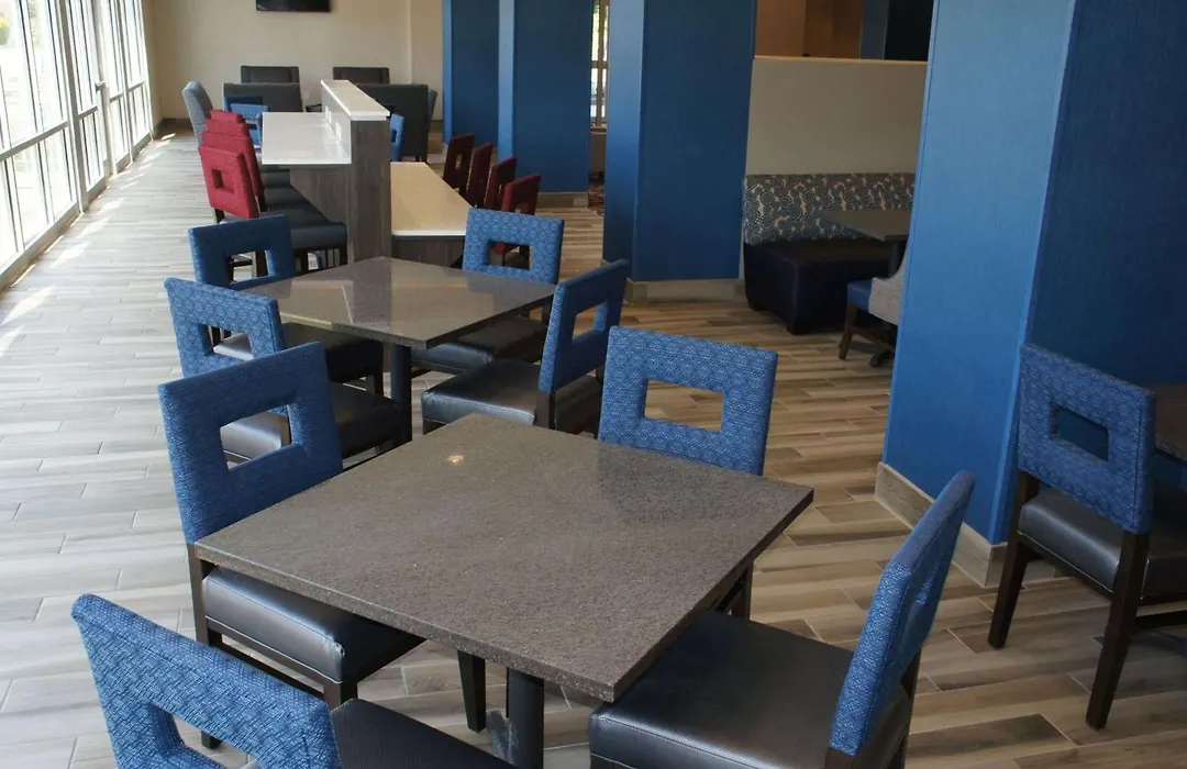 La Quinta Inn And Suites By Wyndham Bloomington-1