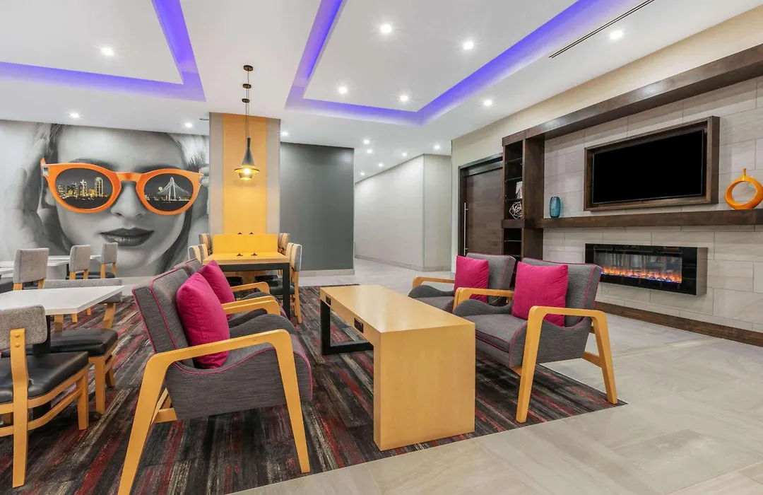 La Quinta Inn & Suites By Wyndham Lewisville-1