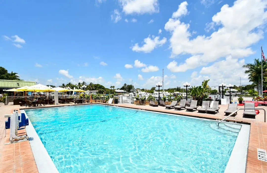 Remodeled, Huge Pool, Tiki Bar & Grill, Quiet Room-1