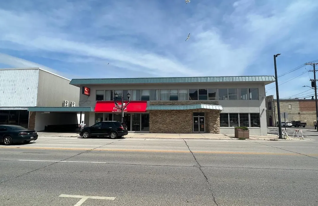 Days Inn By Wyndham Manitowoc-1