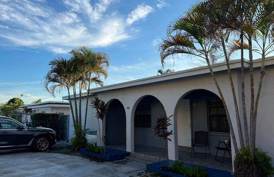 Coral Gable Studio W/Free Parking & Wifi-1