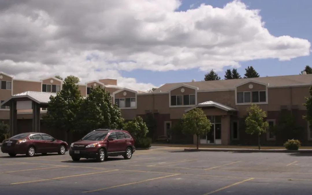Yellowstonepark Inn&Suites-1