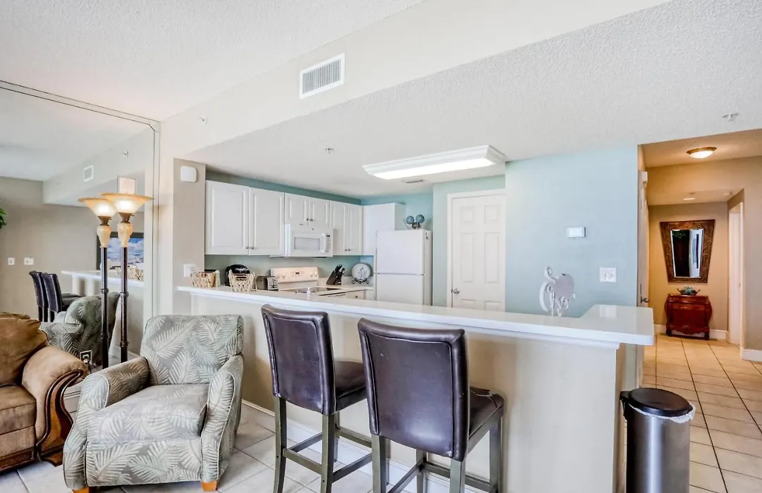 Majestic Beach Resort Tower 1-711-1