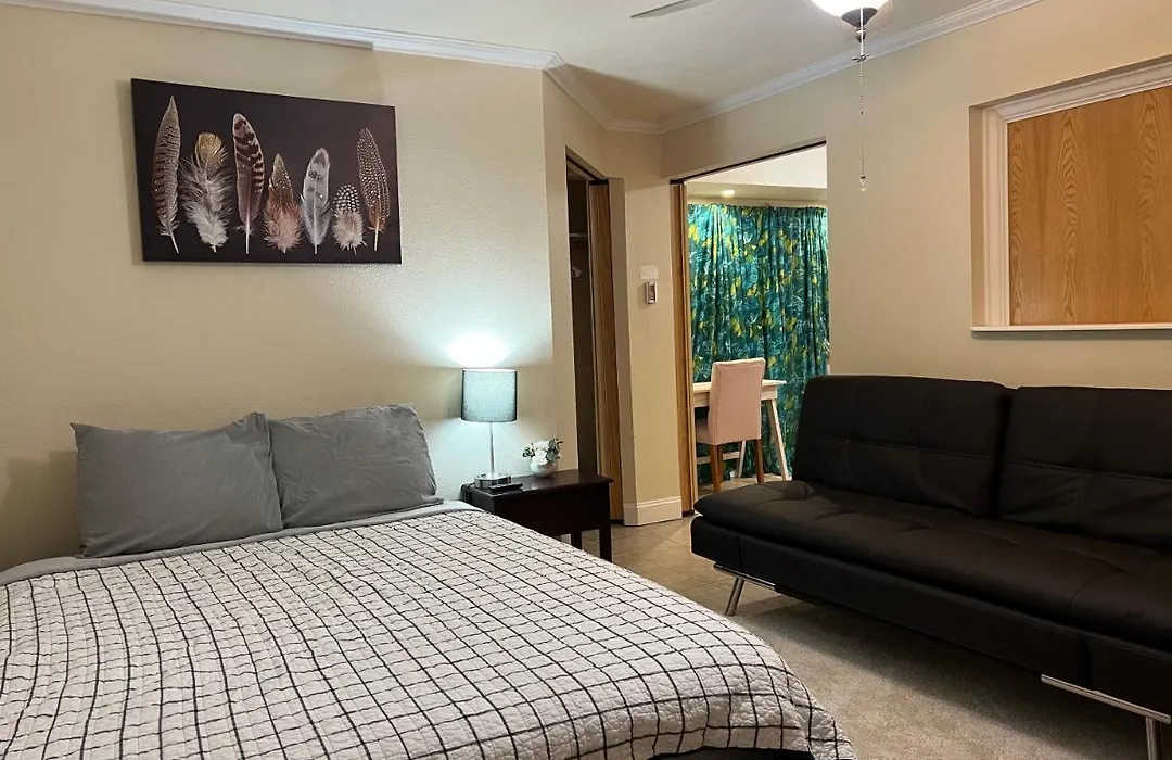 Near Airport Guest Suite-1