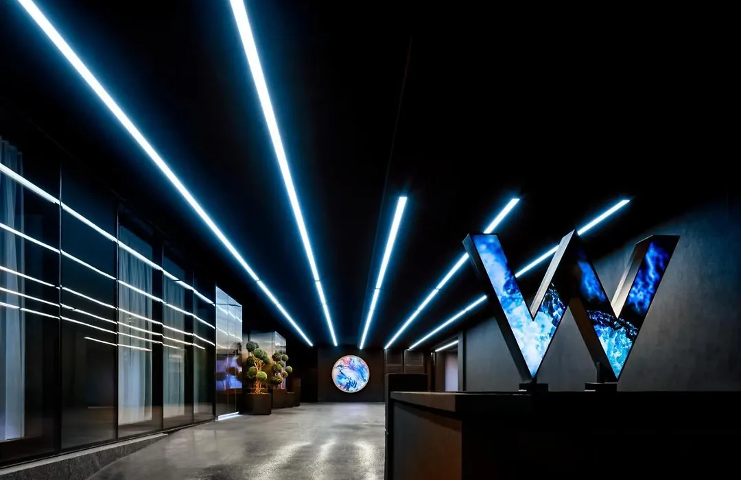 W Toronto-1