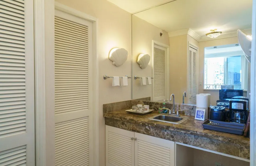 Studio Unit At The Royal Garden, In Waikiki ワイキキ・ロイヤルガーデン-1