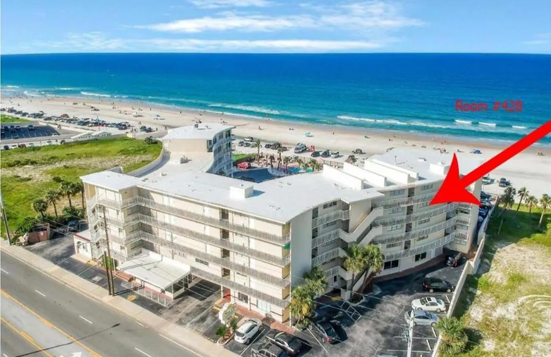 Ocean View Renovated Condo With Pool - Daytona Beach-1