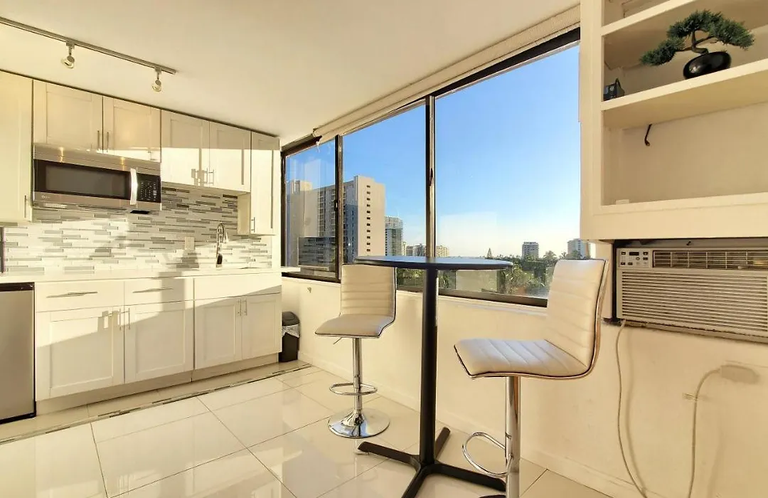 Waikiki Beach Cozy Studio No Resort Fee-1