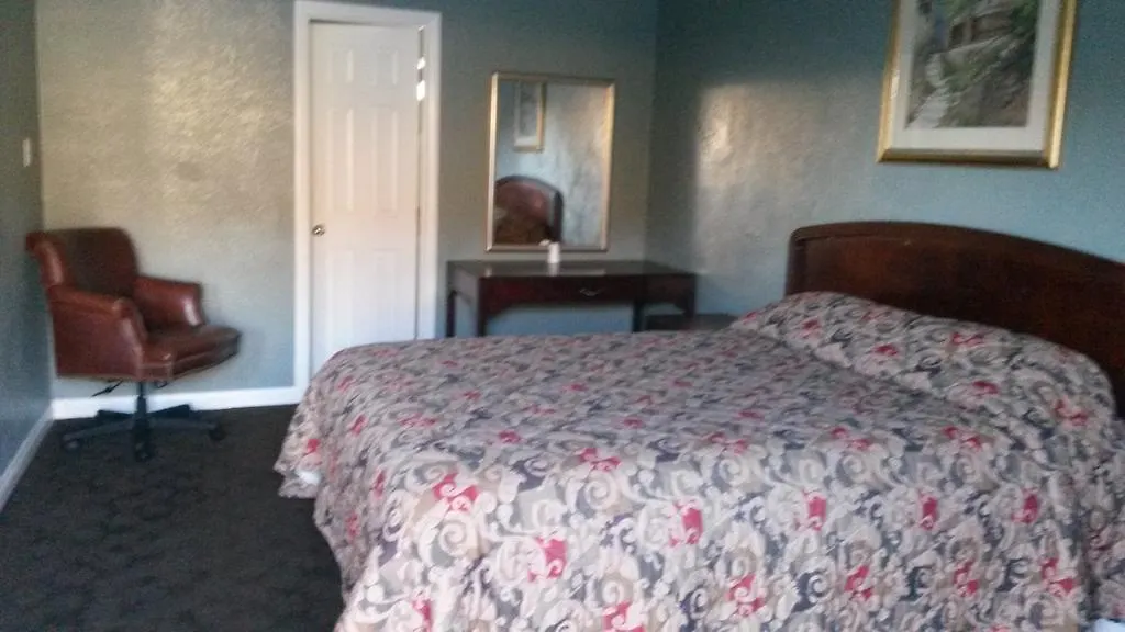Deluxe Inn-1