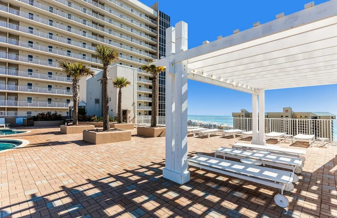 Laketown Wharf 135-1