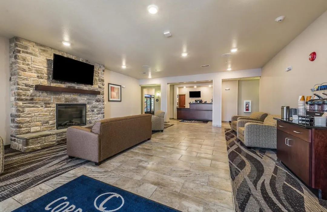 Cobblestone Hotel & Suites - Hutchinson-1