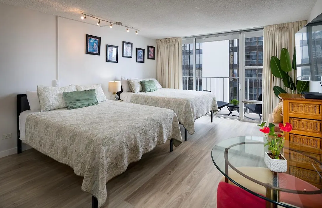Prime Location - Waikiki Full Kitchen& Laundry-1