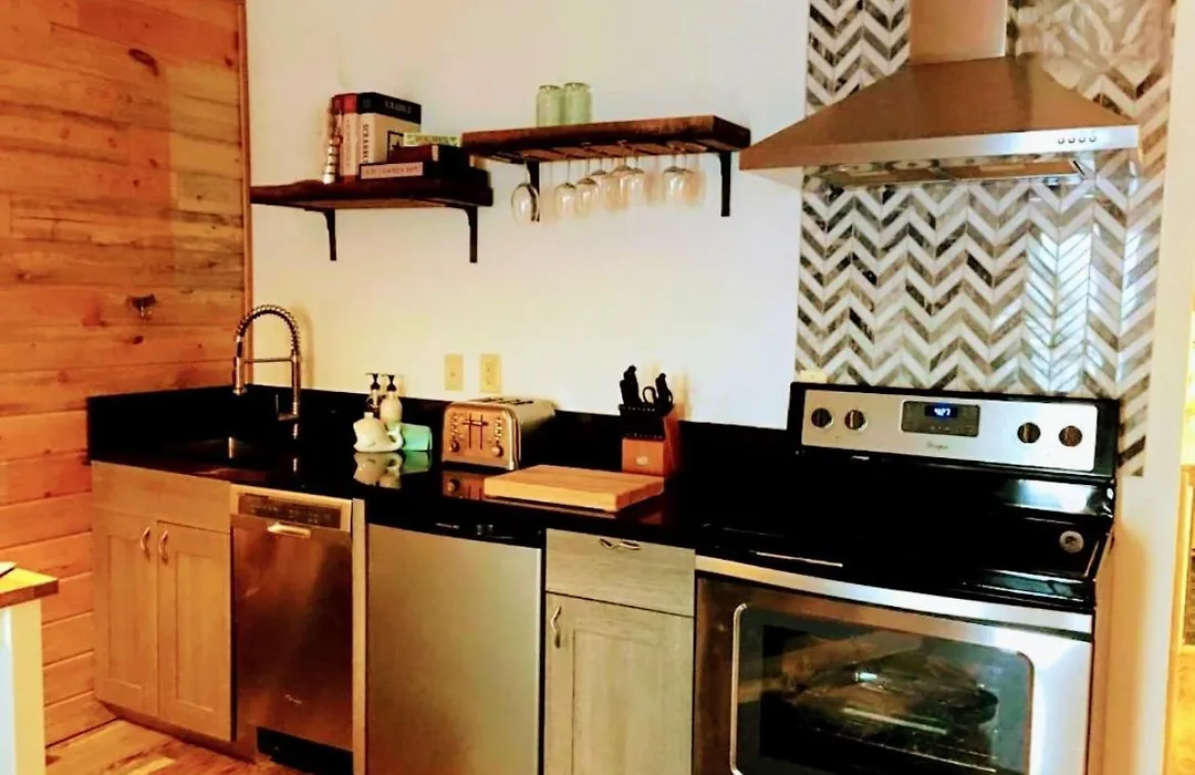 Doco Rocky Mountain Vacation Rental-Queen Studio With Resort Amenities-1