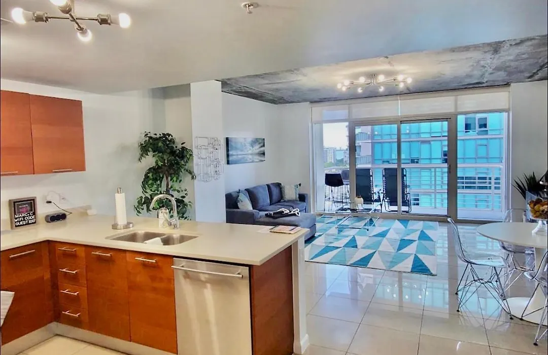 Classy 2Bd 2Bth At Midblock With Free Parking-1