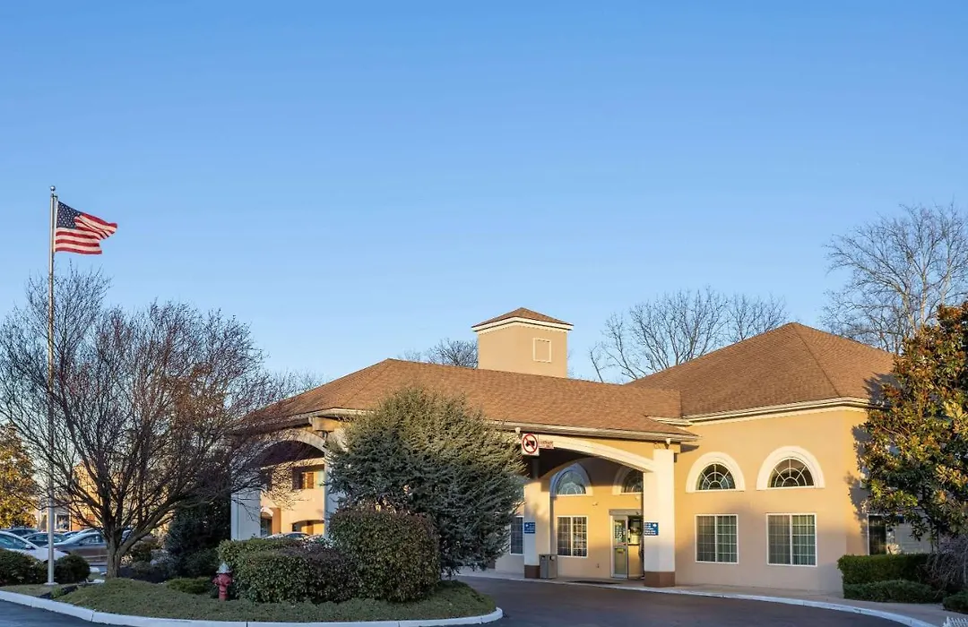 Days Inn & Suites By Wyndham Cherry Hill - Philadelphia-1