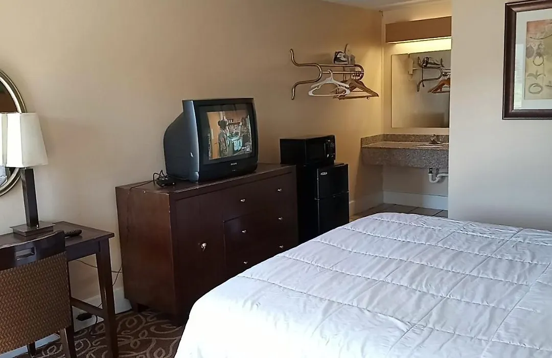 Hilltop Inn Pittsburgh-1
