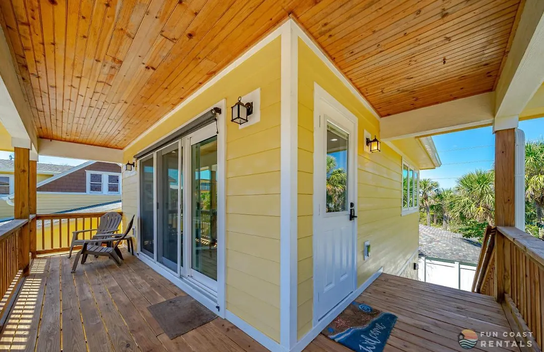 Dog Friendly Loft Steps From Beach With Gas Barbecue Grill And Upstairs Deck!-1