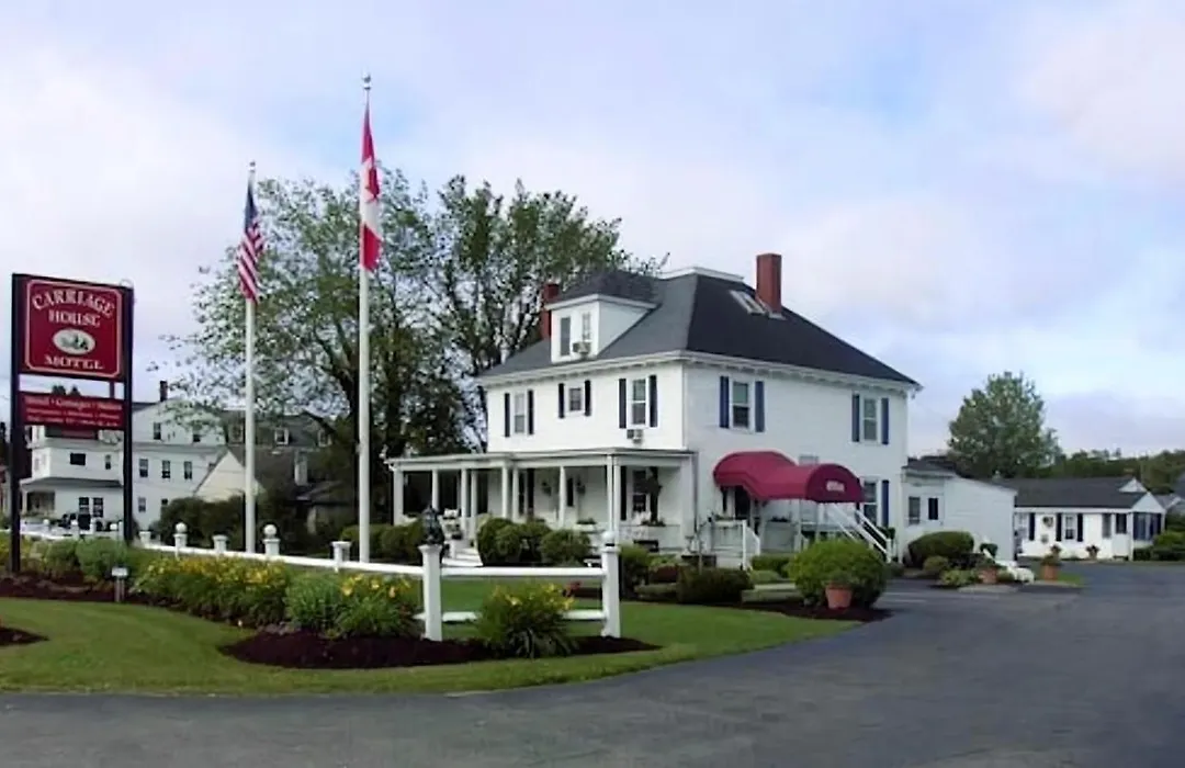 Carriage House Motel Cottages & Suites-1