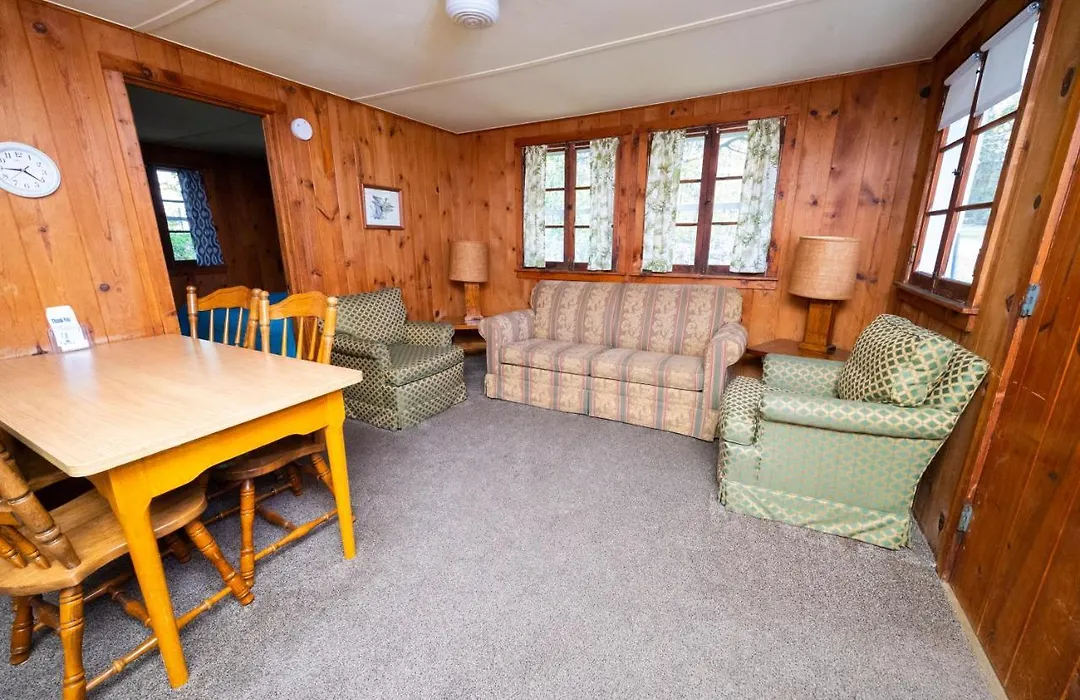 Fair Wind Motel And Cottages-1