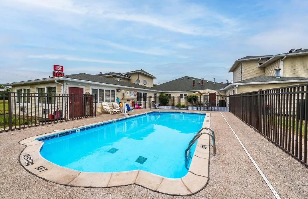 American Inn & Suites-1