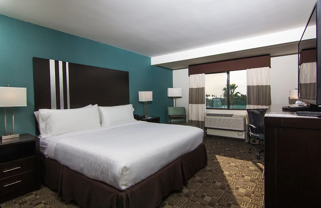 Holiday Inn Express & Suites Carlsbad Beach By Ihg-1