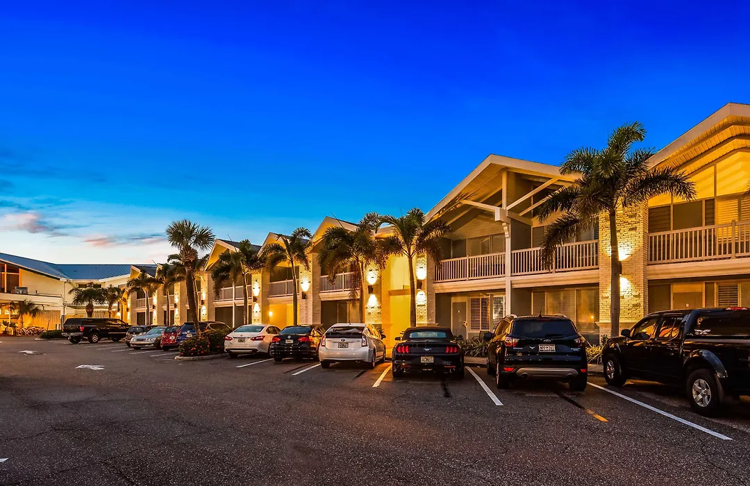 Best Western Plus Yacht Harbor Inn-1