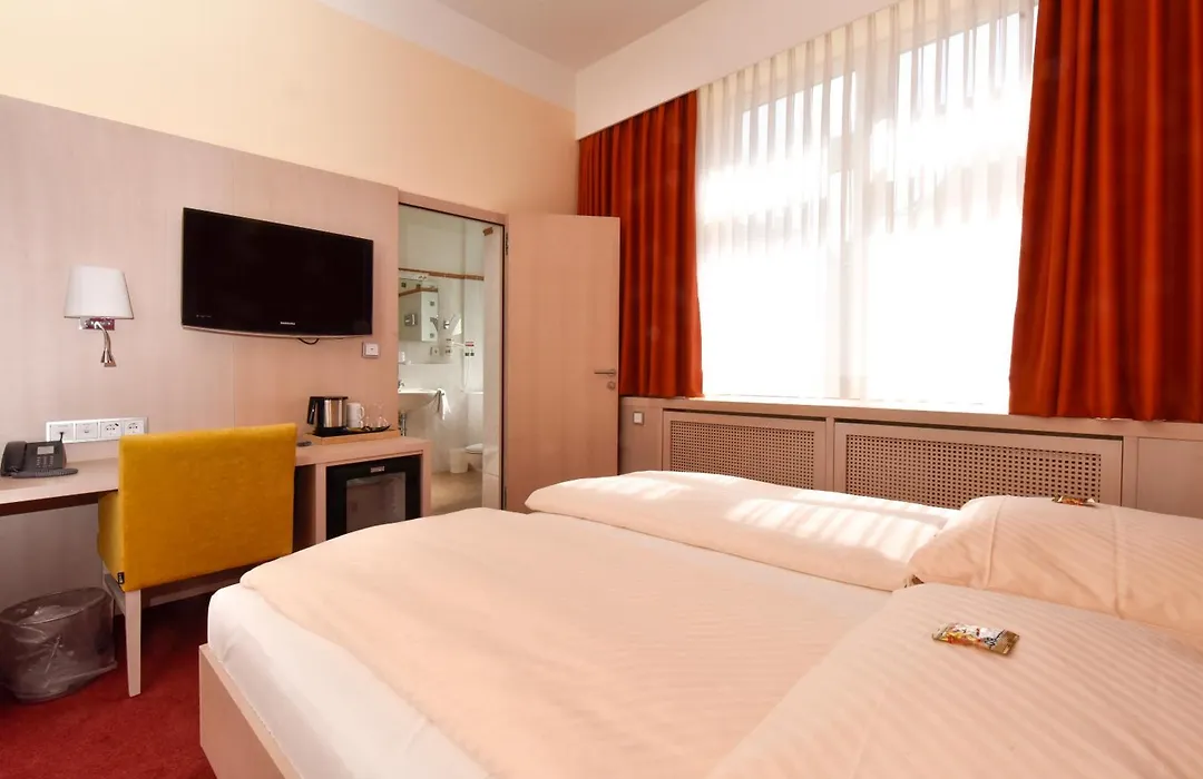 Hotel Adria Muenchen-1