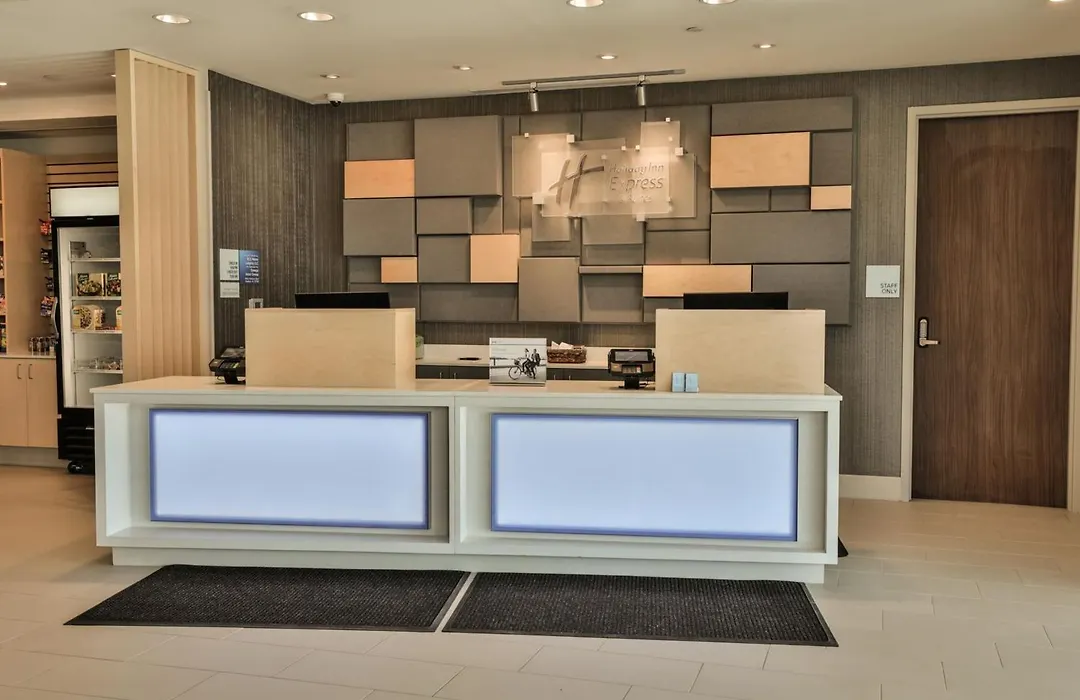 Holiday Inn Express & Suites - Nashville Metrocenter Downtown By Ihg-1